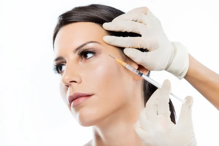 botox-ou-acide-hyaluronique-pour-enlever-les-rides-patte-d'oie-à-Nice